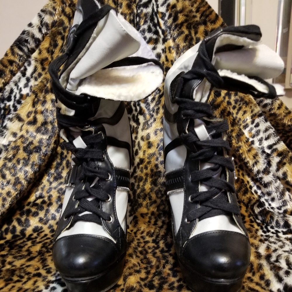 Boots - Picture 3 of 5